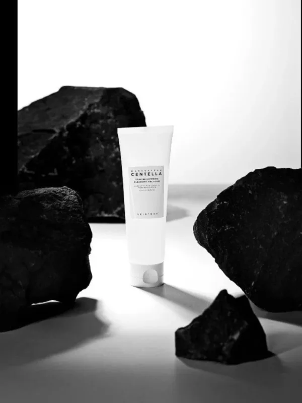 Skin1004 - Madagascar Centella Tone Brightening Cleansing Gel Foam 125ml